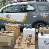POLÍCIA RODOVIÁRIA ESTADUAL PRENDE 02 CRIMINOSOS POR DESCAMINHO E APREENDE 540 PERFUMES NA SP 563 EM ANDRADINA
