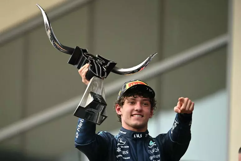 Kimi Antonelli vence nos EUA e fica a dois pontos do título de Fórmula 1
