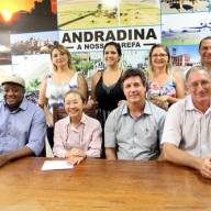 Que se dane o comércio de Andradina !!!! Prefeitura gasta 94 mil num show mas não investe 100 mil em 30 dias de Natal Iluminado