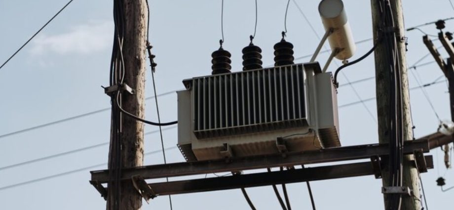 Em meio ao calor intenso, falha em transformador deixa moradores sem energia no bairro Paranapungá  em Três Lagoas