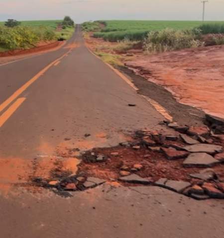 Morador reclama de dano causado em asfalto que liga ao bairro rural Timboré em Andradina