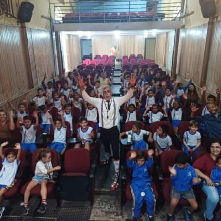 Alunos do bairro rural Timboré vem à cidade conhecer o “Teatro” de Andradina