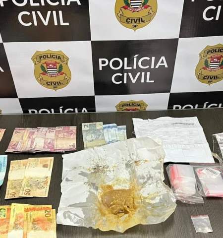 AÇÃO CONJUNTA ENTRE DEIC DE RIO PRETO E DISE CATANDUVA RESULTA EM PRISÃO POR TRÁFICO E APREENSÃO DE DROGAS AÇÃO CONJUNTA ENTRE DEIC DE RIO PRETO E DISE CATANDUVA RESULTA EM PRISÃO POR TRÁFICO E APREENSÃO DE DROGAS