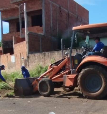 Novo Governo de Andradina faz limpeza nas ruas do Bela Vista