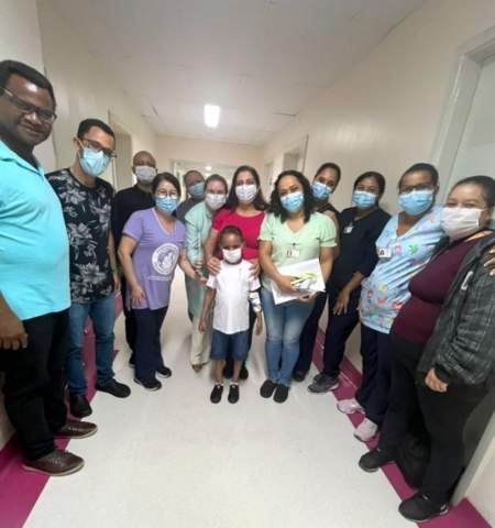 Criança em tratamento de leucemia é batizada na capela da Santa Casa de Araçatuba Criança em tratamento de leucemia é batizada na capela da Santa Casa de Araçatuba