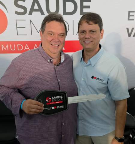 Mirandópolis recebe van para transporte de pacientes em entrega do Governo de São Paulo