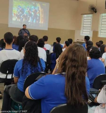 Canil do 12° BAEP fez palestra e apresentação na Fundação Mirim de Araçatuba