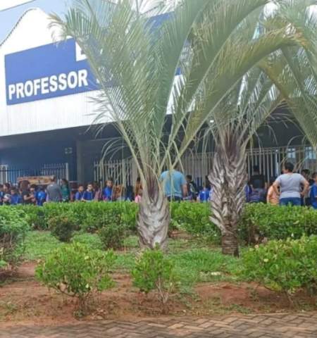 Portões fechados geram insegurança e preocupação entre alguns pais na Escola Ramez Tebet em Três Lagoas
