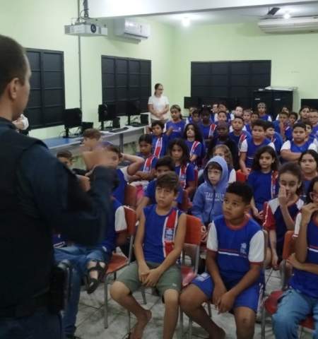 Polícia Militar em Três Lagoas durante Operação Approximatus realiza ciclo de palestras no bairro Paranapungá