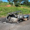 Duas pessoas morrem em acidente na SP 300 em Mirandópolis; um dos carros pegou fogo
