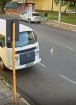 Polícia Militar de Araçatuba prende homem de 33 anos com carro roubado em frente à biblioteca
