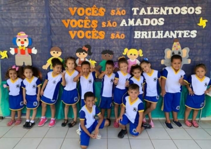 Entrega de uniformes marcam a volta às aulas na Rede Municipal de Ensino em Castilho