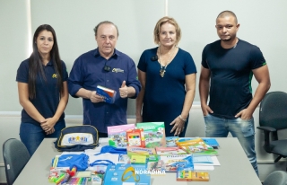 Alunos da Rede Municipal de Andradina recebem kit escolar do Sesi