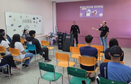 POLÍCIA CIVIL PARTICIPA DA FEIRA DE PROFISSÕES PARA ALUNOS DA ESCOLA ESTADUAL EM TUPI PAULISTA