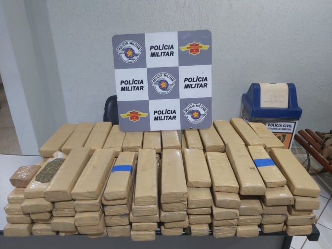 PM DE CASTILHO REPASSA INFORMAÇÃO: Casal é preso com 103 kg de maconha em carro