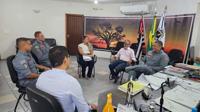 Prefeito de Castilho recebe visita do comando do Corpo de Bombeiros