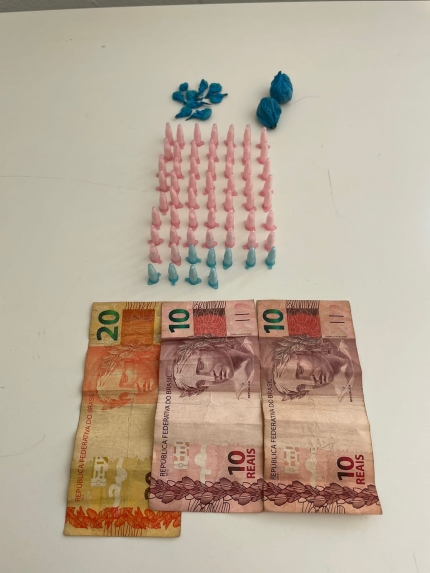 POLÍCIA MILITAR PRENDE HOMEM ACUSADO POR TRÁFICO DE DROGAS, EM COROADOS
