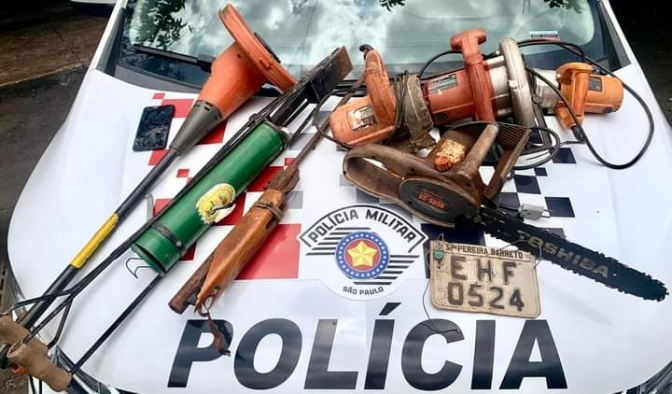 DURANTE AVERIGUAÇÃO DE FURTO, POLÍCIA MILITAR DE ILHA SOLTEIRA PRENDE HOMEM PROCURADO PELA JUSTIÇA COM ARMA DE FOGO IRREGULAR E PRODUTOS SEM ORIGEM