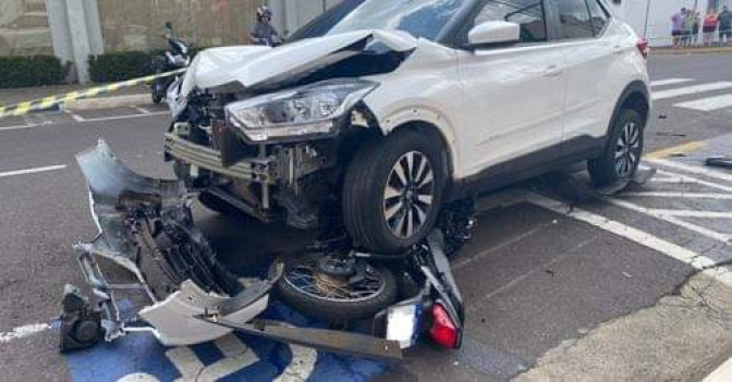 MULHER MORRE NA COLISÃO ENTRE CARRO E MOTO NO CENTRO DE BIRIGUI