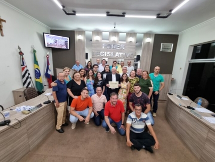 Na última sessão ordinária do ano, Padre Orlando Maffei recebe moção de congratulações em Mirandópolis