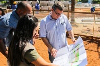 Prefeito de Três Lagoas visita várias obras no município