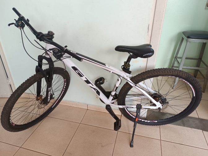 POLÍCIA MILITAR DE ILHA SOLTEIRA PRENDE AUTOR DE FURTO E RECUPERA BICICLETA