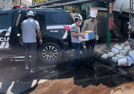 3º DP incinera 300 quilos de drogas apreendidas em operações contra o tráfico em Três Lagoas