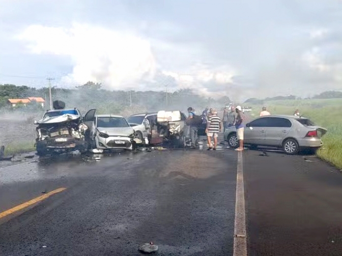 Fumaça de queimada provoca engavetamento de 6 veículos na SP-563 que liga Pereira Barreto a Andradina