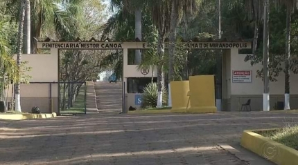 DETENTO É PRESO APÓS RENDER E ALGEMAR AGENTE PENITENCIÁRIO EM MACA PARA FUGIR DO HOSPITAL DE MIRANDOPOLIS