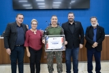 Vereadores de Três Lagoas prestigiam troca de comando da Polícia Ambiental e entregam títulos para militares