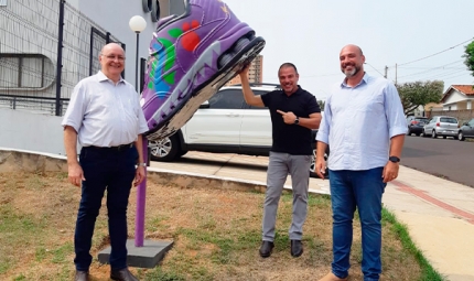 Prefeitura de Birigui ganha monumento em comemoração aos 65 anos do Polo Calçadista