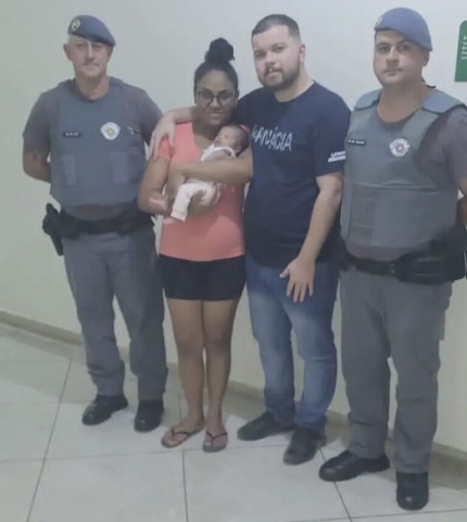 Bebê de 15 dias é salva pela Polícia Militar após se engasgar em Birigui