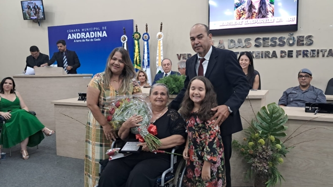 Câmara Municipal de Andradina realiza sessão solene e vereador Rodarte dos Anjos homenageia a senhora Marilene Gasparelli Minari