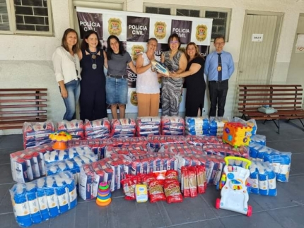 POLÍCIA CIVIL DE PRUDENTE REALIZA CAMPANHA “NATAL SEM FOME” E REALIZA A ENTREGA DE QUASE 800 KG DE ALIMENTOS