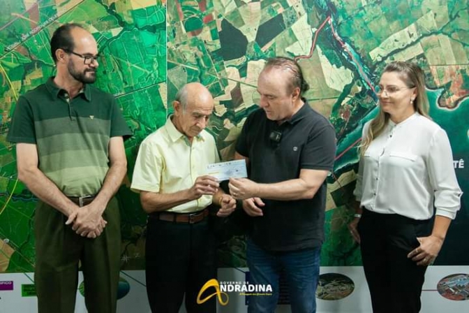 Prefeito de Andradina repassa salário para a 1ª Igreja Batista