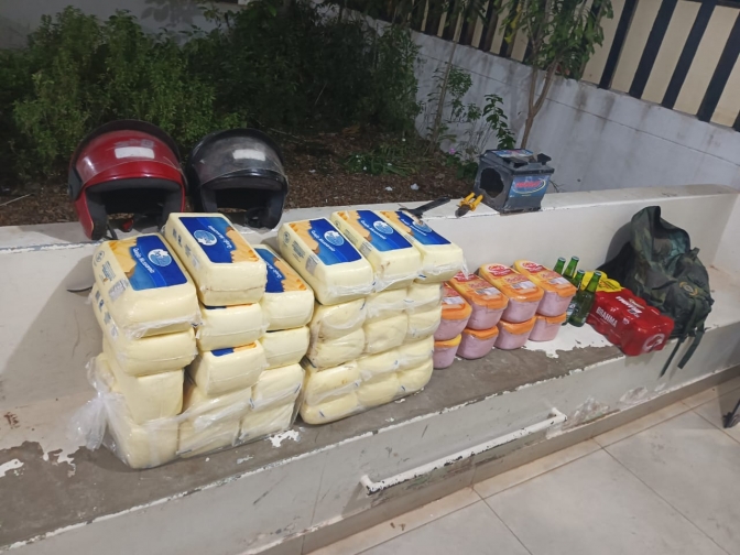 EM AÇÃO RÁPIDA, POLÍCIA MILITAR DE ANDRADINA IMPEDE FURTO A SUPERMERCADO, RECUPERA VEÍCULO E MERCADORIA FURTADA, APREENDE MOTOCICLETA PRODUTO DE FURTO E PRENDE AUTOR, QUE ERA PROCURADO PELA JUSTIÇA