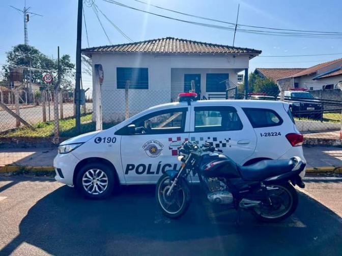 Polícia Militar de Suzanápolis apreende motocicleta por irregularidades