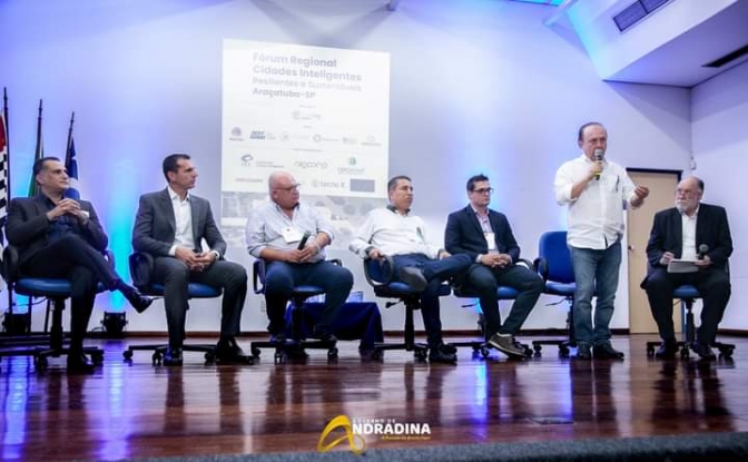 Prefeito de Andradina Mário Celso Lopes palestra no Fórum Cidades Inteligentes