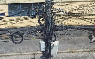 VÍDEO DA POPULAÇÃO: Fios soltos representam riscos em Três Lagoas