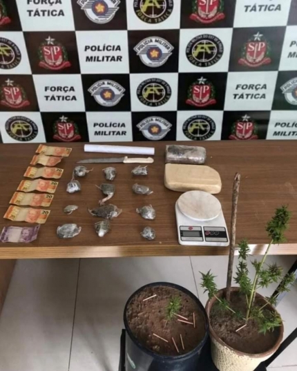 Força Tática de Araçatuba não para e detém menores com tijolos de pasta base e maconha