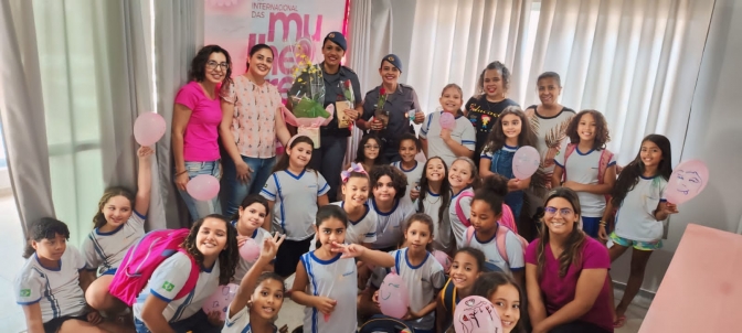 Palestra sobre responsabilidades e autocuidado ministrada por policiais fortalece formação de mulheres conscientes na Escola Leonor Salomão em Andradina