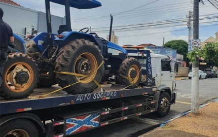 EM PENÁPOLIS POLÍCIA AMBIENTAL PRENDE DUPLA COM TRATORES FURTADOS DE PROPRIEDADES