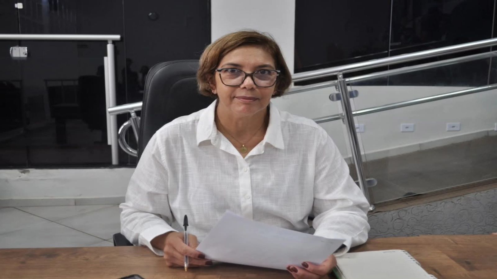 Valéria apresenta requerimento que cobra medidas judiciais contra a Expresso Adamantina em Castilho (SP) 