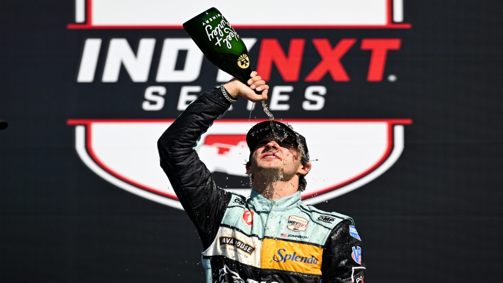 Johnson segura Fittipaldi e conquista Indy NXT 2026 em Laguna Seca. Confira classificação